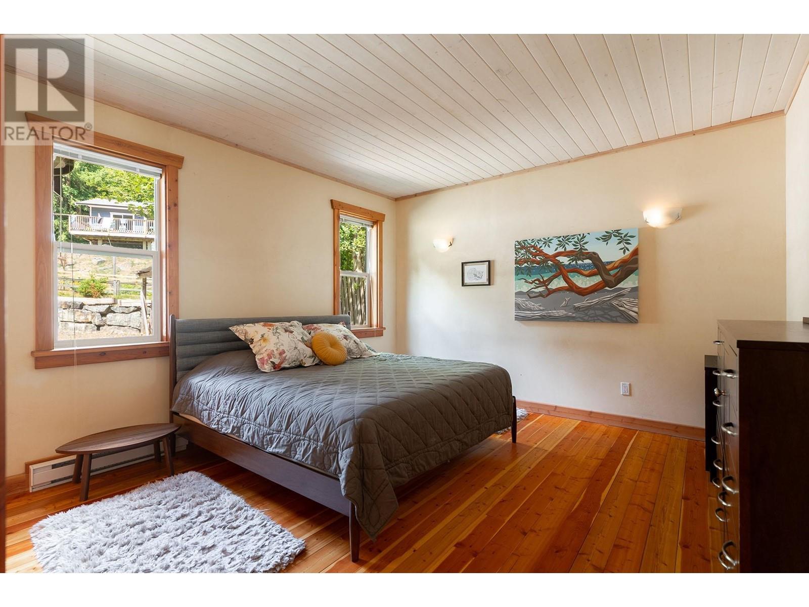 951 Village Drive, Bowen Island, British Columbia  V0N 1G1 - Photo 13 - R2806415