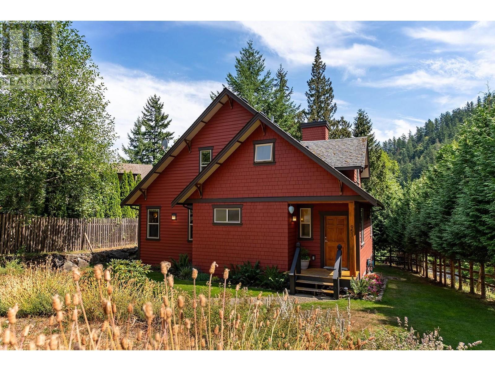 951 Village Drive, Bowen Island, British Columbia  V0N 1G1 - Photo 11 - R2806415