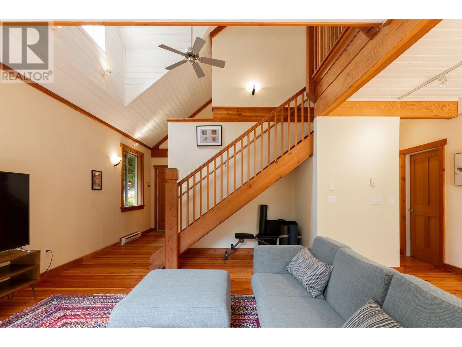 951 Village Drive, Bowen Island, British Columbia  V0N 1G1 - Photo 1 - R2806415