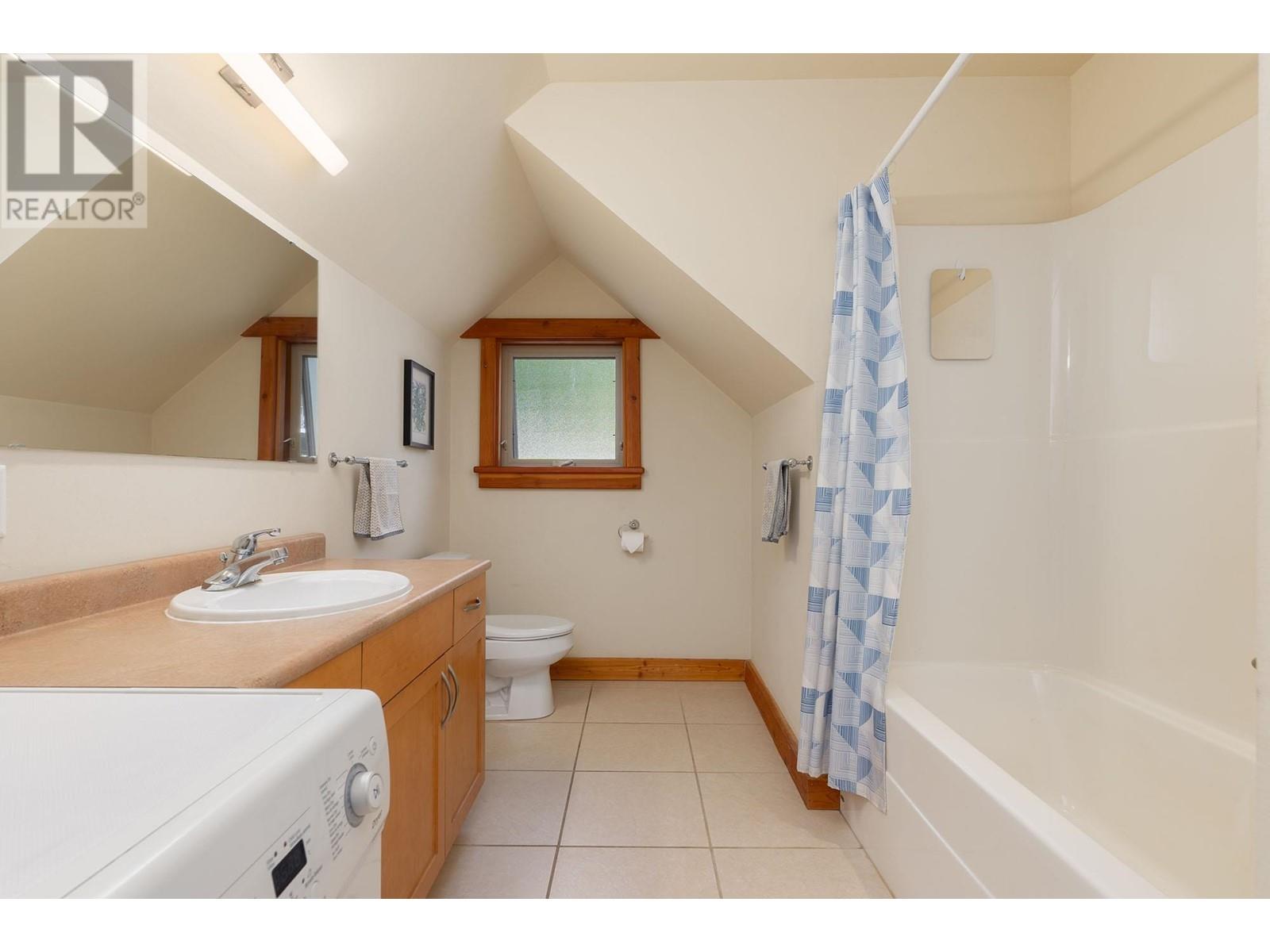 951 Village Drive, Bowen Island, British Columbia  V0N 1G1 - Photo 22 - R2806415