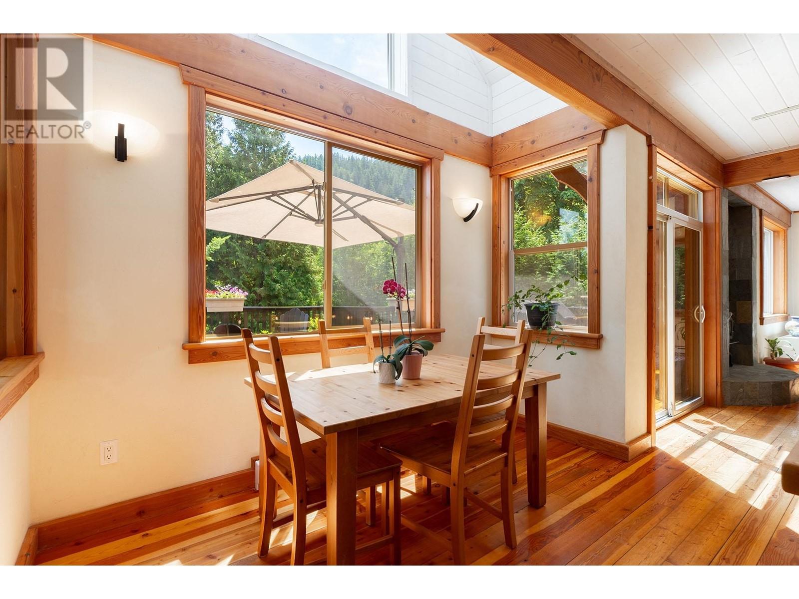 951 Village Drive, Bowen Island, British Columbia  V0N 1G1 - Photo 5 - R2806415