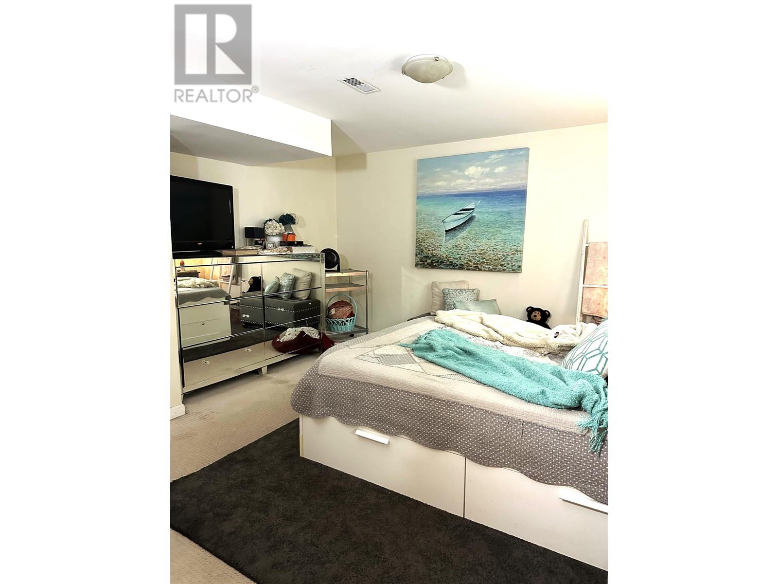 1025 Clements Avenue, North Vancouver, British Columbia  V7R 2L3 - Photo 4 - R2808944