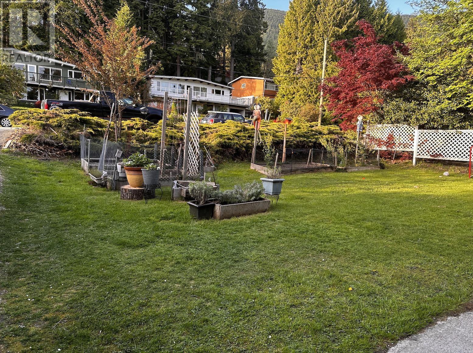 1025 Clements Avenue, North Vancouver, British Columbia  V7R 2L3 - Photo 10 - R2808944