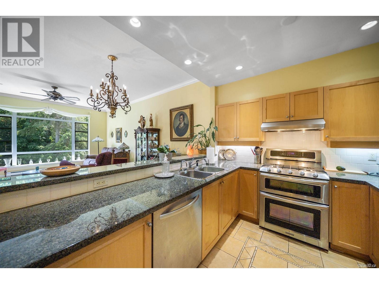 524 3629 Deercrest Drive, North Vancouver, British Columbia  V7G 2S9 - Photo 5 - R2813688