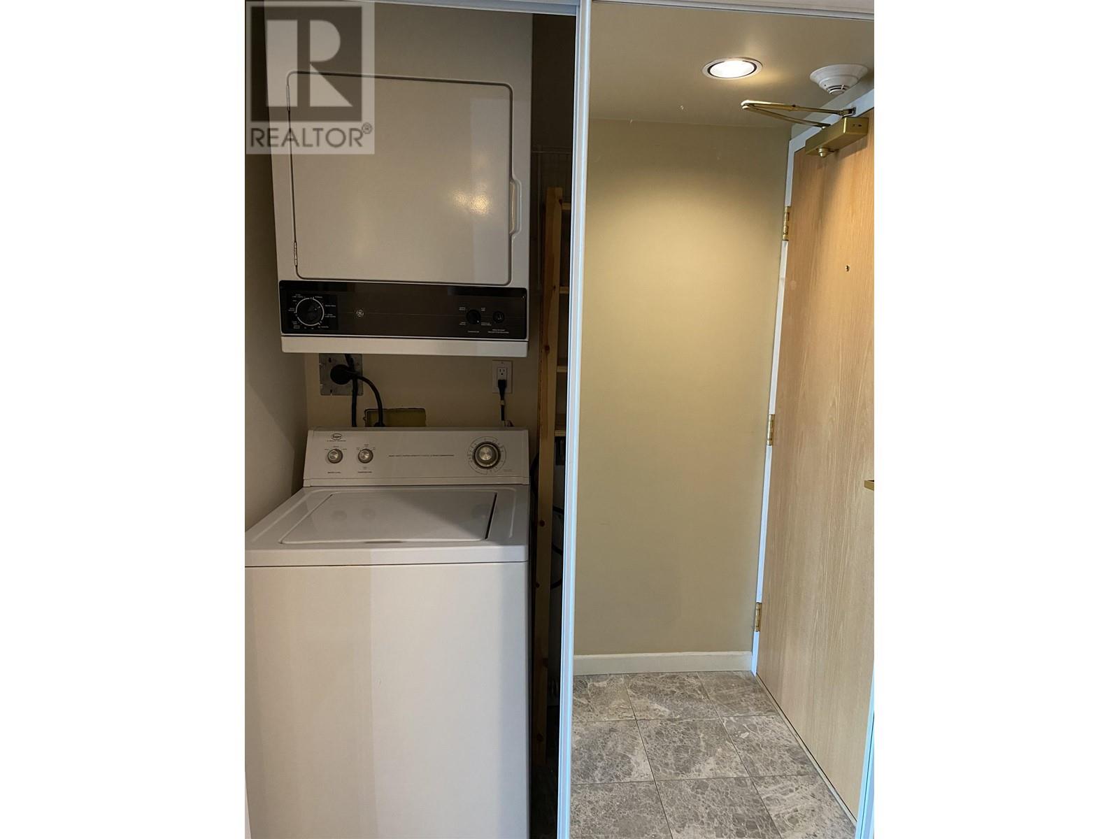 803 9633 Manchester Drive, Burnaby, British Columbia  V3N 4Y9 - Photo 14 - R2797775