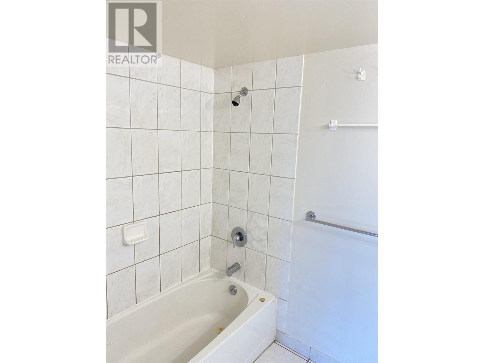 803 9633 Manchester Drive, Burnaby, British Columbia  V3N 4Y9 - Photo 12 - R2797775