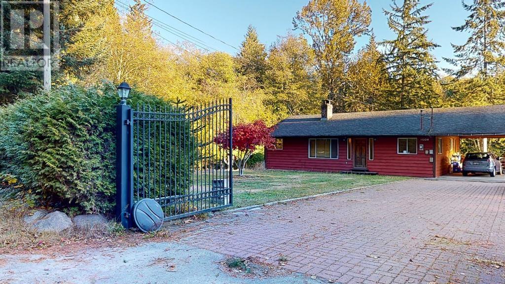 1008 North Road, Gibsons, British Columbia  V0N 1V7 - Photo 1 - R2781598