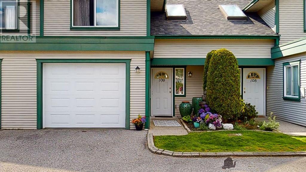109 5711 Ebbtide Street, Sechelt, British Columbia  V7Z 0J5 - Photo 2 - R2776780