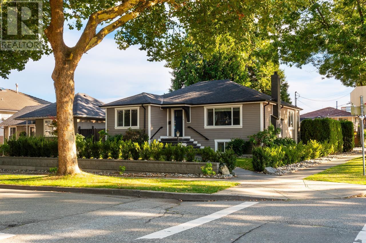 3904 Triumph Street, Burnaby, British Columbia  V5C 1Y8 - Photo 5 - R2813704