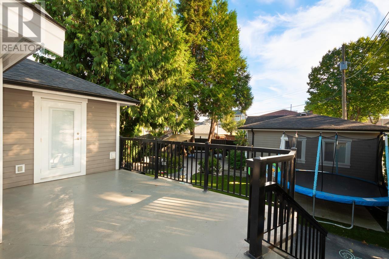 3904 Triumph Street, Burnaby, British Columbia  V5C 1Y8 - Photo 8 - R2813704