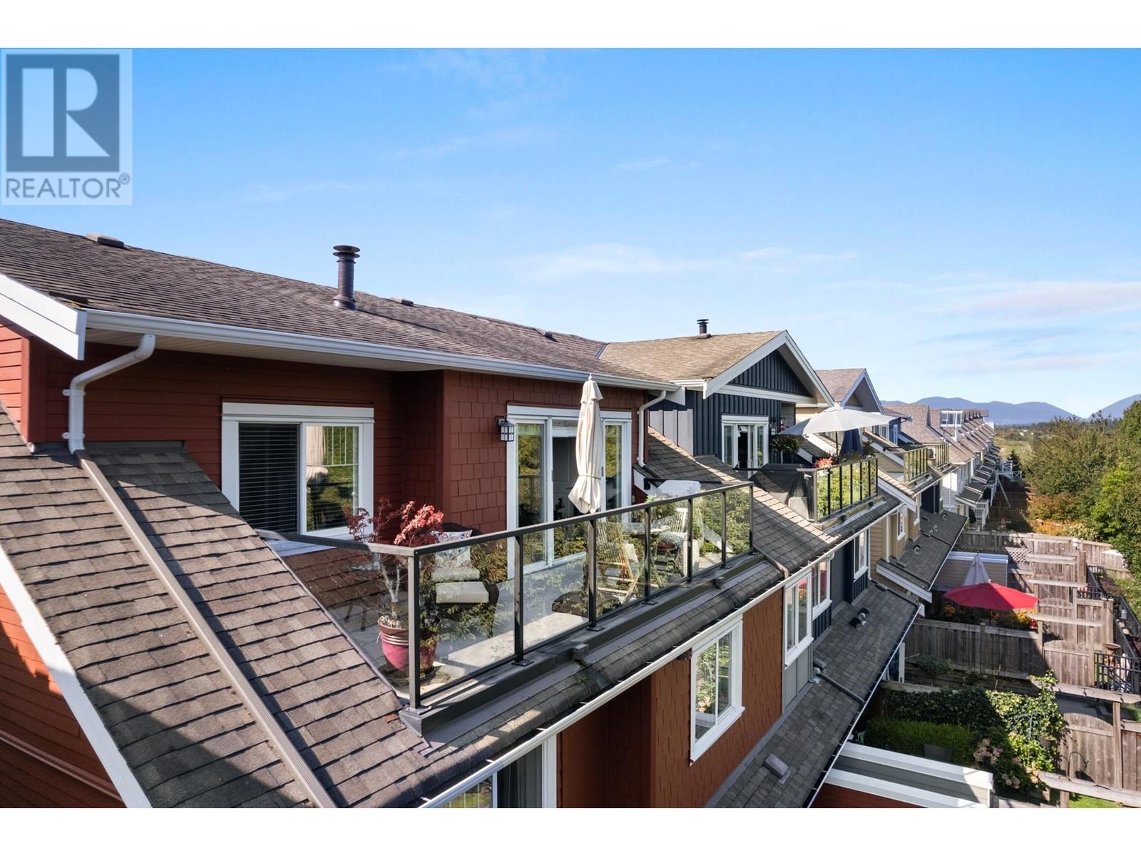 302 6471 Princess Lane, Richmond, British Columbia  V7E 6R7 - Photo 3 - R2812488