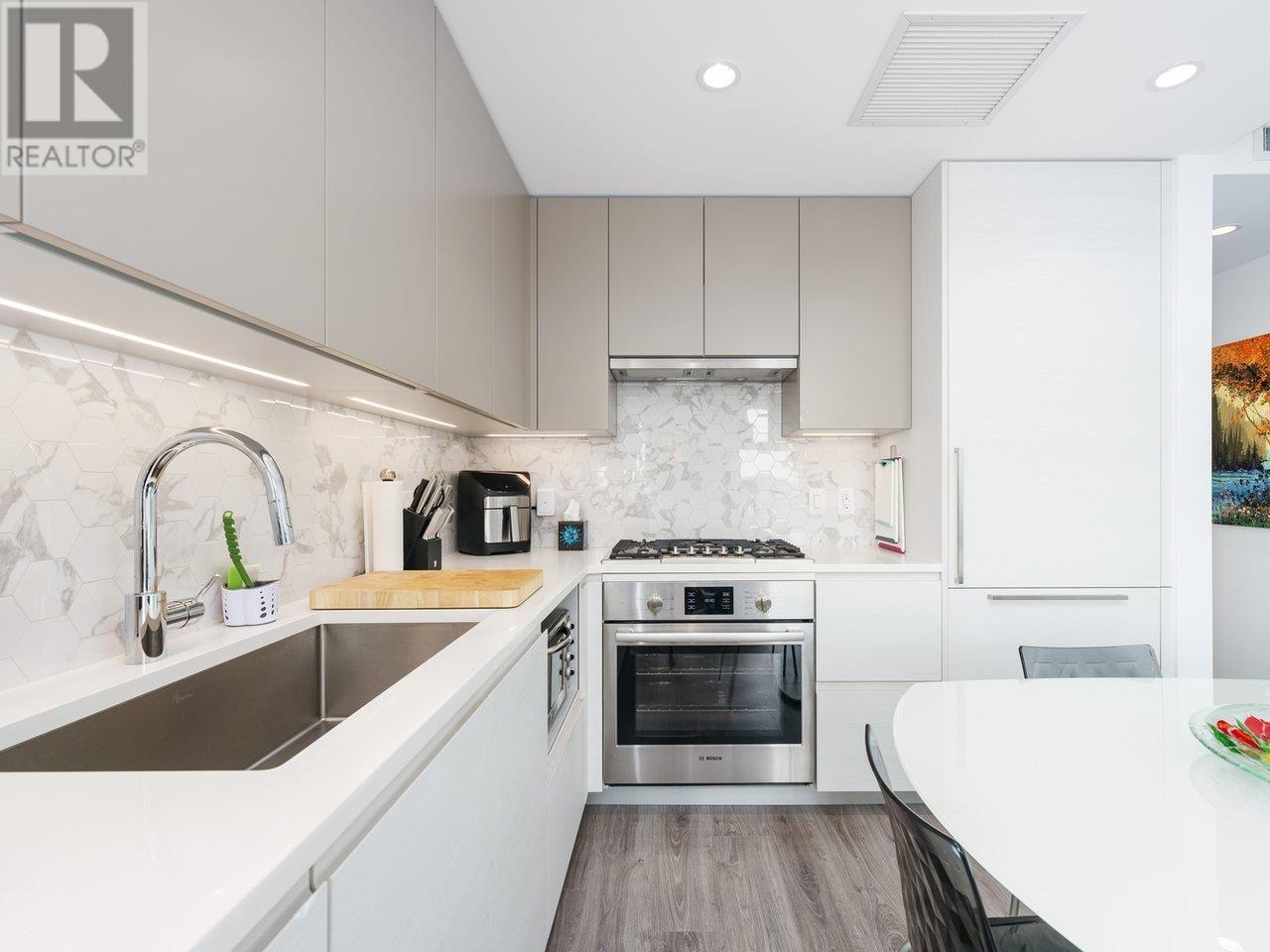 806 8181 Chester Street, Vancouver, British Columbia  V5X 0J9 - Photo 5 - R2812179