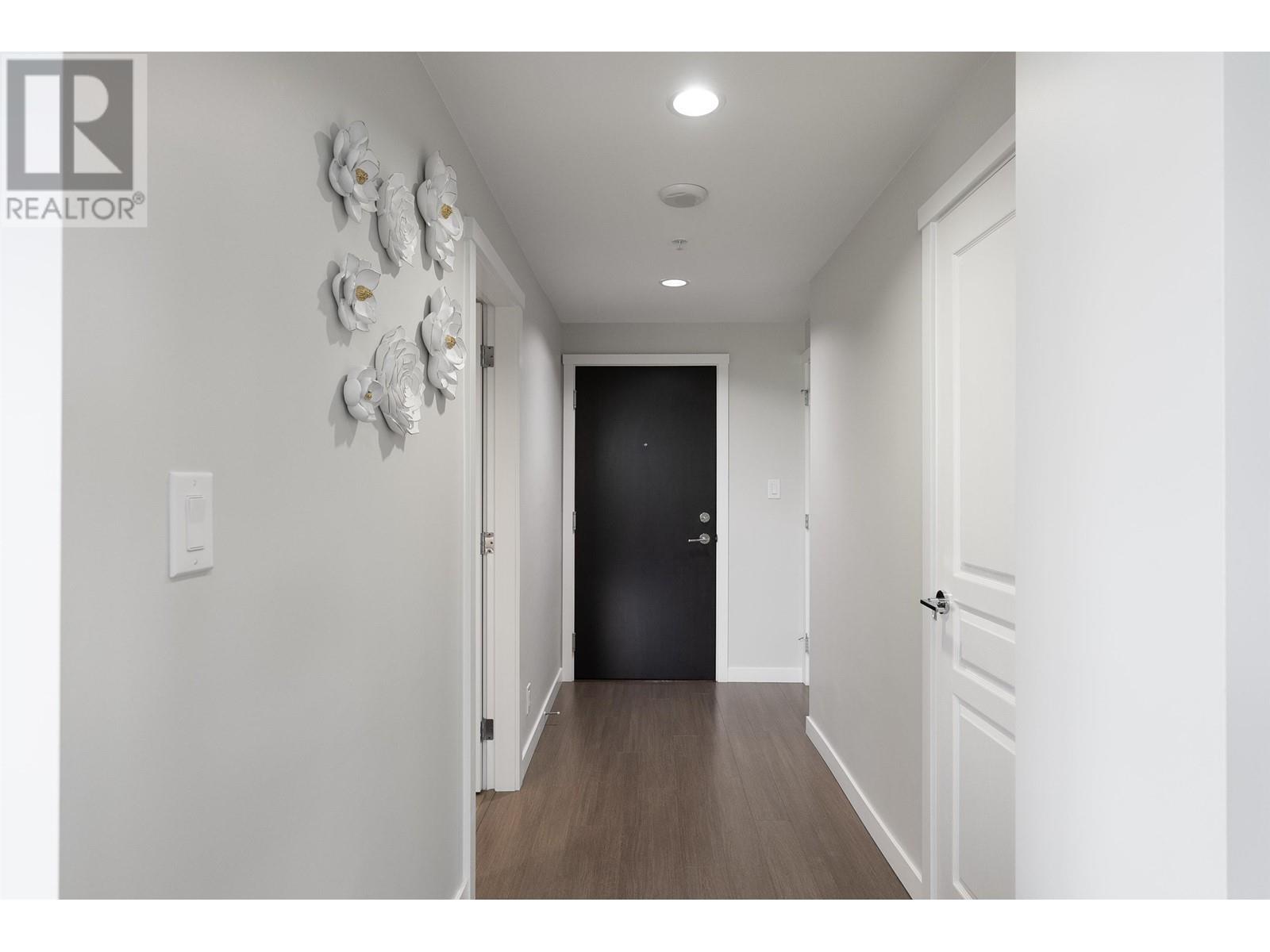 901 3093 Windsor Gate, Coquitlam, British Columbia  V3B 0N2 - Photo 5 - R2813765