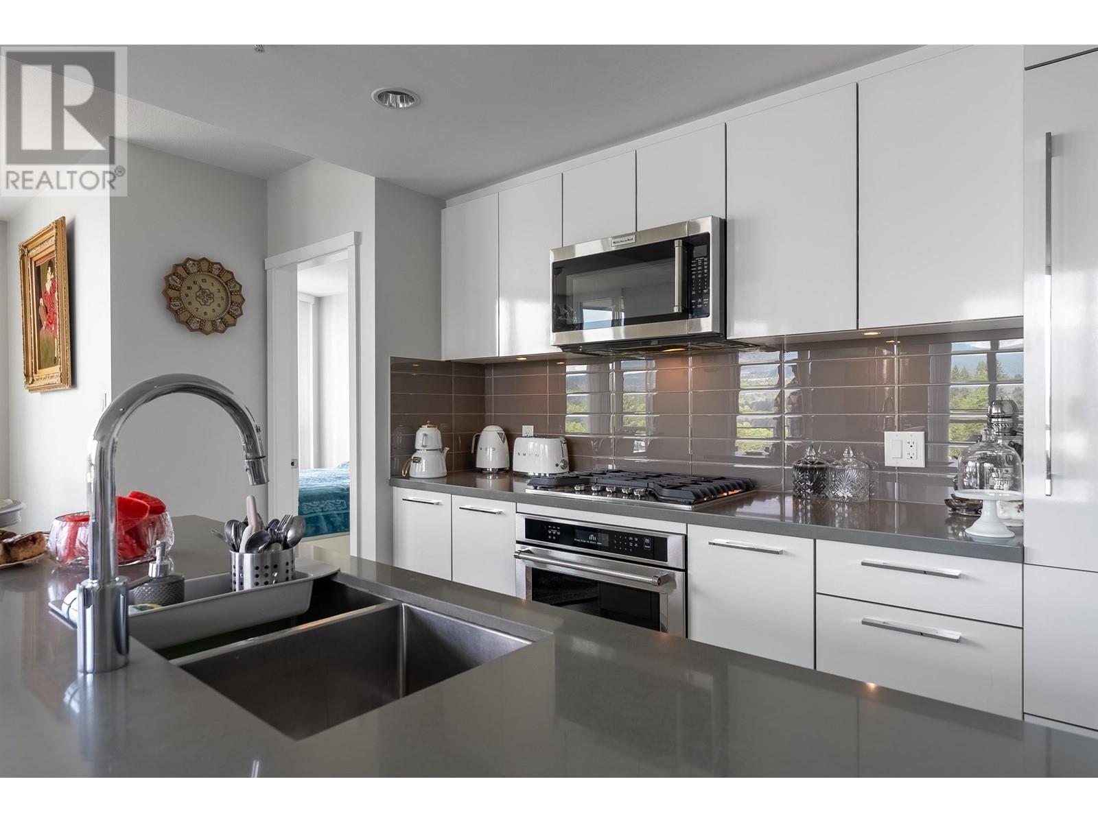 901 3093 Windsor Gate, Coquitlam, British Columbia  V3B 0N2 - Photo 14 - R2813765