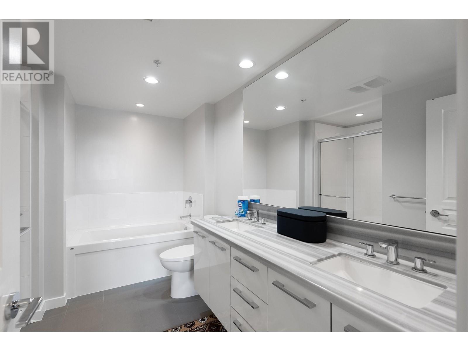 901 3093 Windsor Gate, Coquitlam, British Columbia  V3B 0N2 - Photo 23 - R2813765