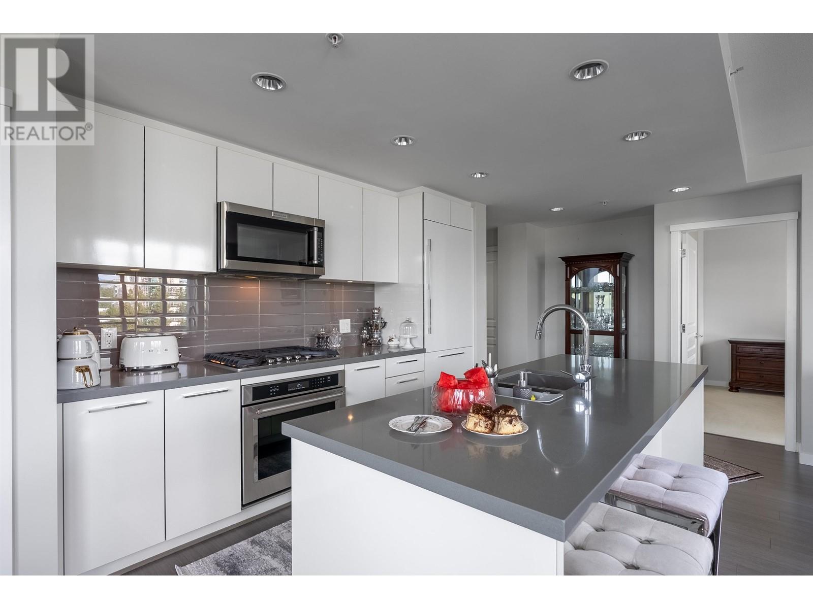 901 3093 Windsor Gate, Coquitlam, British Columbia  V3B 0N2 - Photo 13 - R2813765