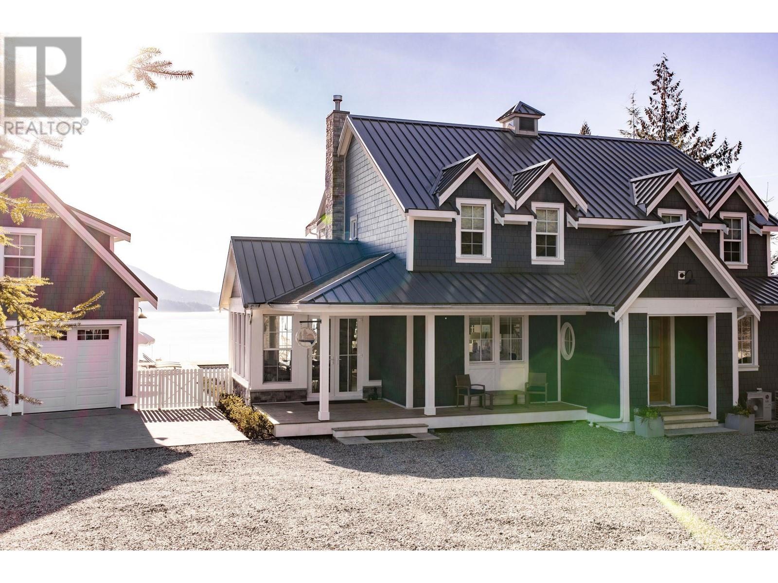165 Witherby Road, Gibsons, British Columbia  V0N 1V6 - Photo 3 - R2813846