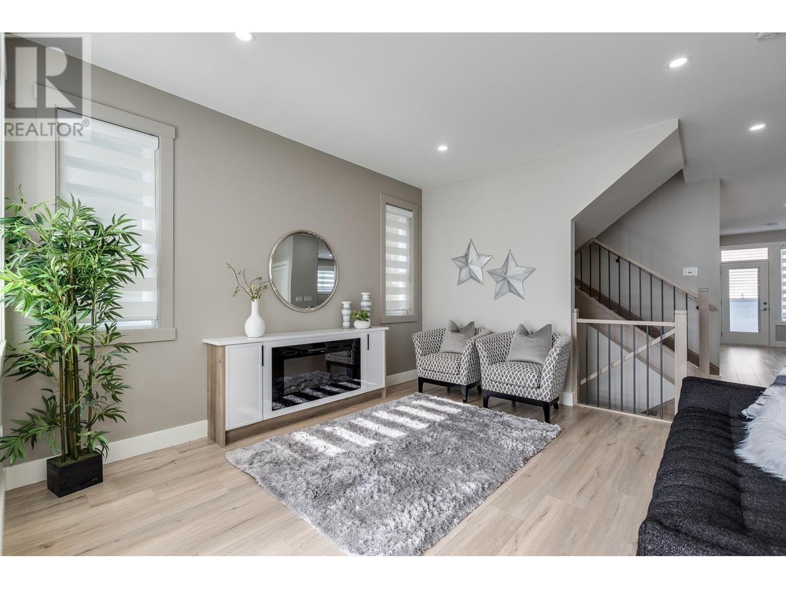 3423 Victoria Drive, Coquitlam, British Columbia  V3B 2V5 - Photo 3 - R2813867