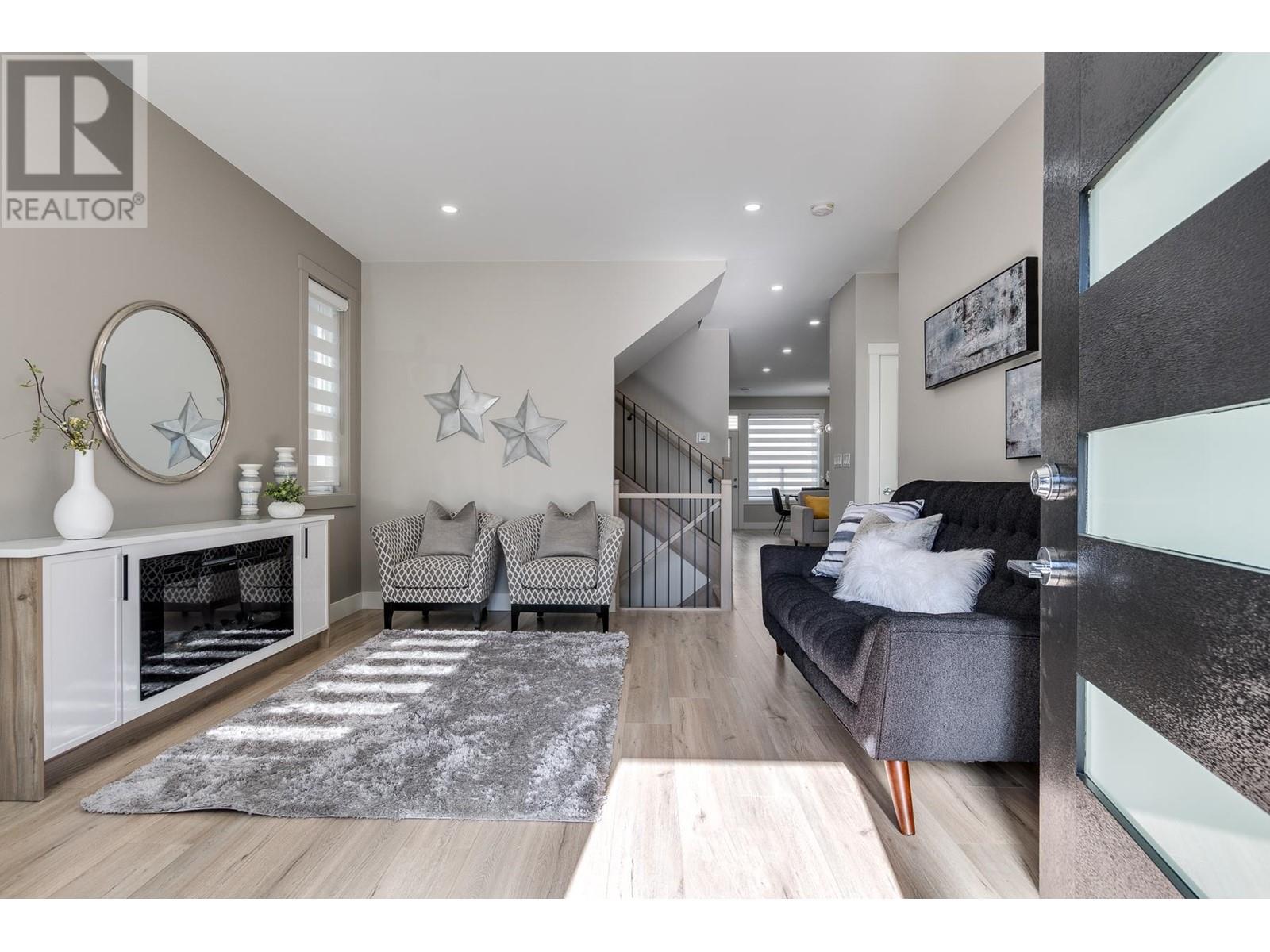 3423 Victoria Drive, Coquitlam, British Columbia  V3B 2V5 - Photo 2 - R2813867