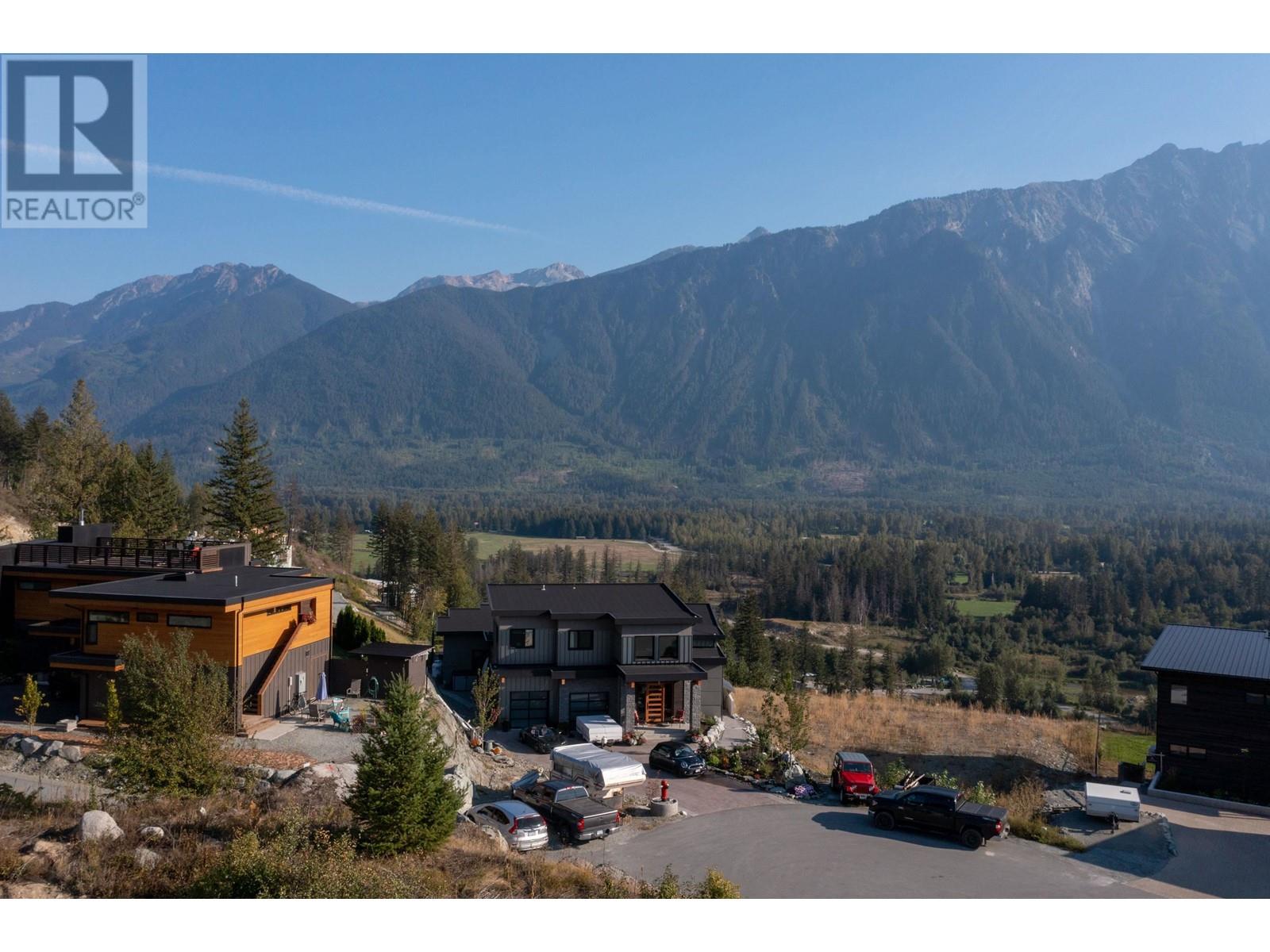1602 Sisqa Peak Drive, Pemberton, British Columbia  V0N 2L1 - Photo 4 - R2813943