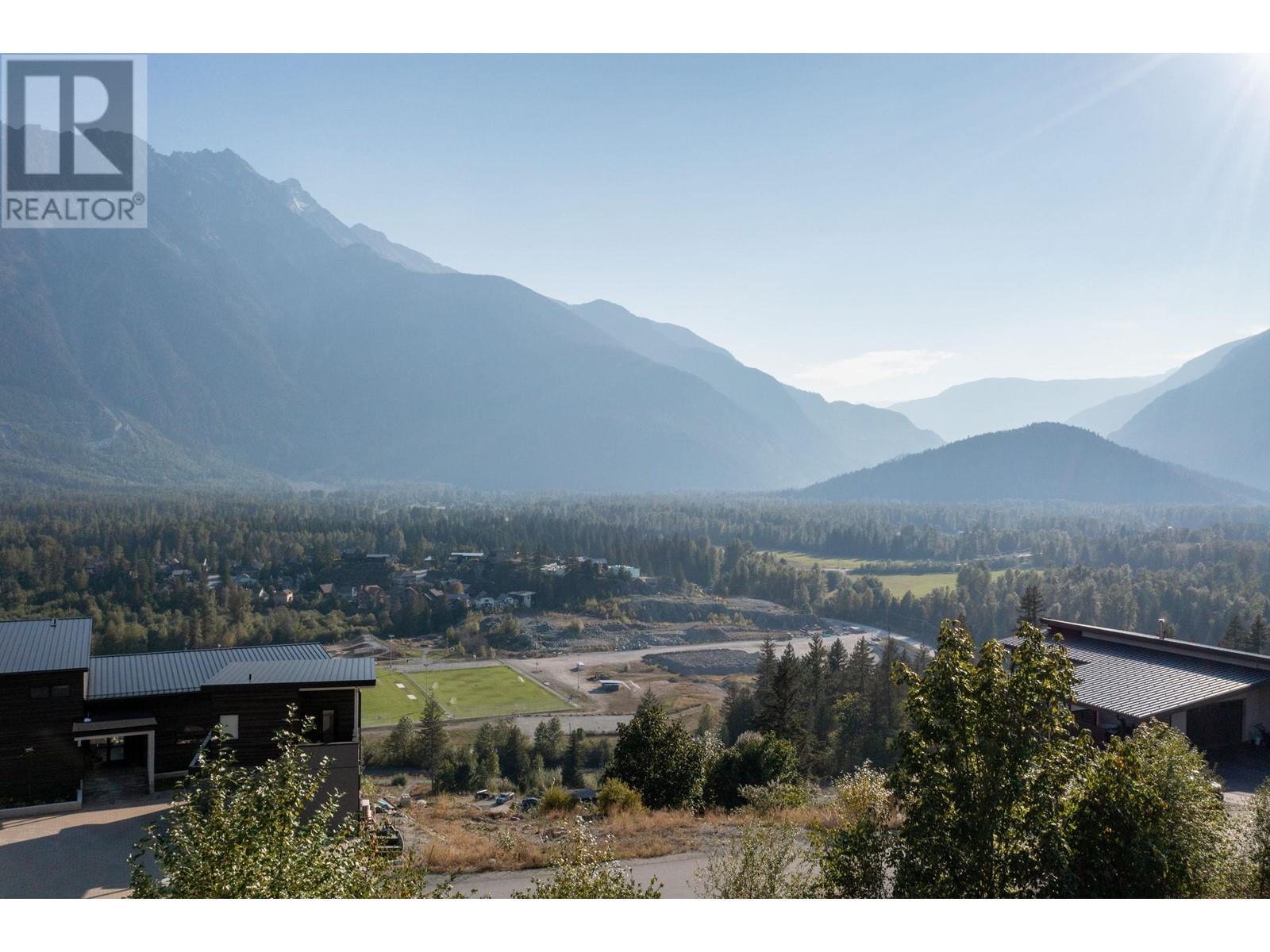 1602 Sisqa Peak Drive, Pemberton, British Columbia  V0N 2L1 - Photo 8 - R2813943