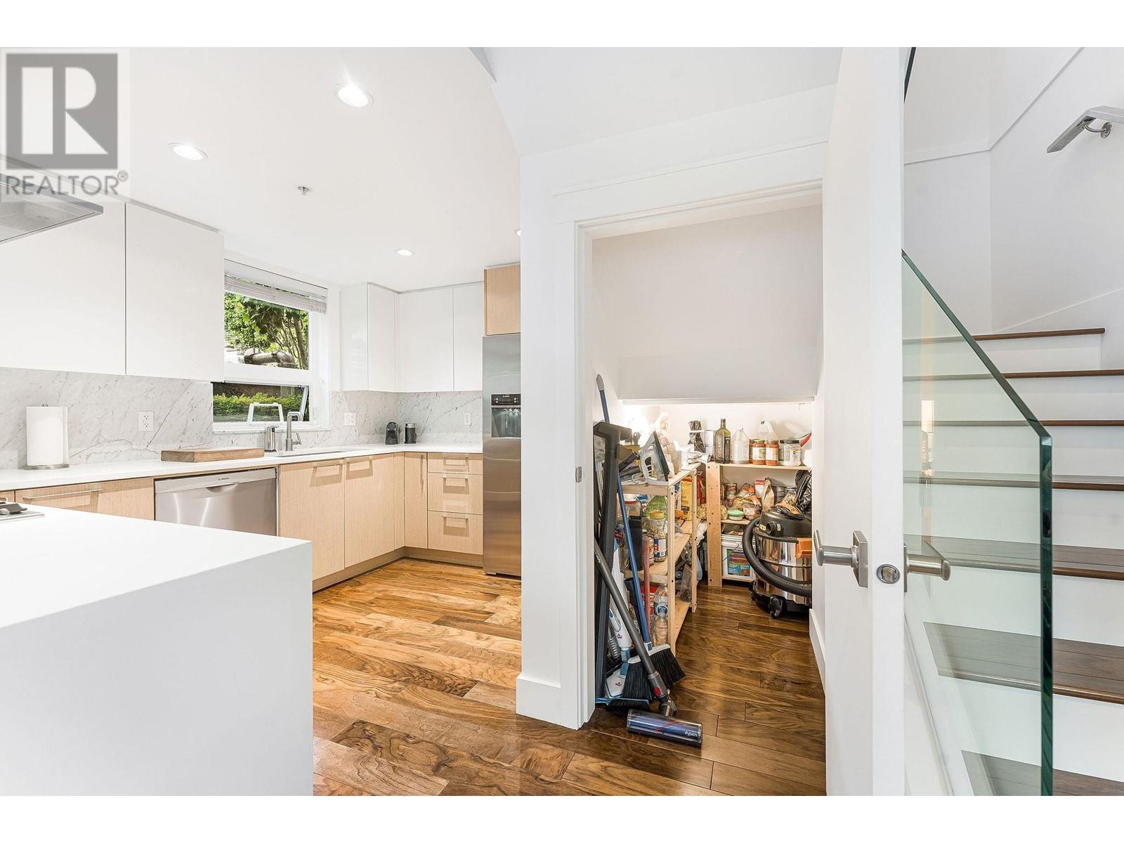 101 2200 Caledonia Avenue, North Vancouver, British Columbia  V7G 1T9 - Photo 12 - R2813924