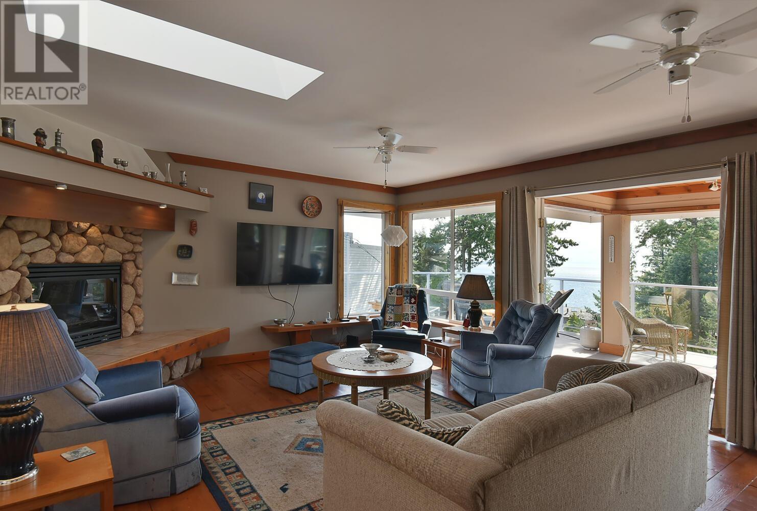 9217 Regal Road, Halfmoon Bay, British Columbia  V7Z 1B4 - Photo 7 - R2813900