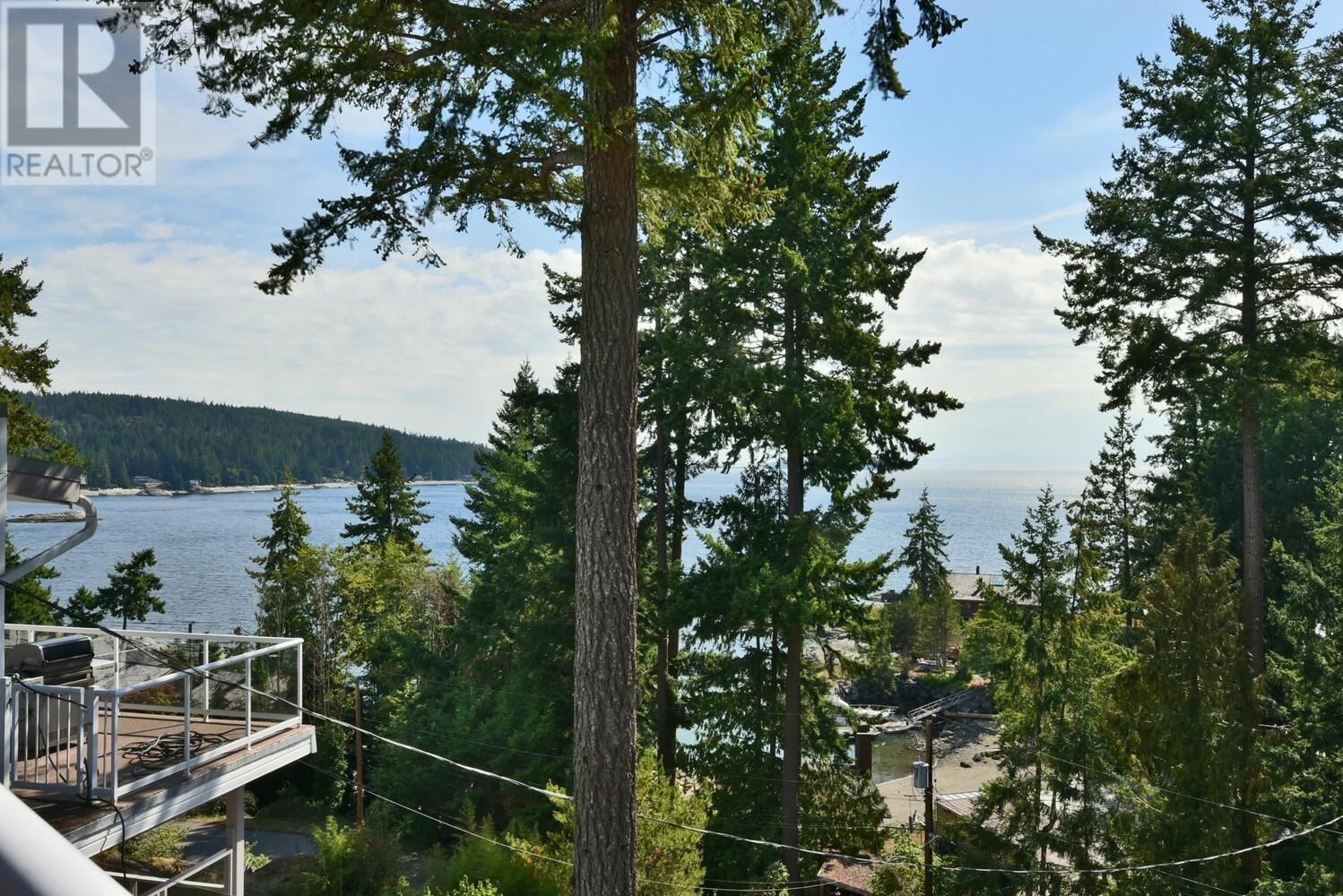 9217 Regal Road, Halfmoon Bay, British Columbia  V7Z 1B4 - Photo 9 - R2813900