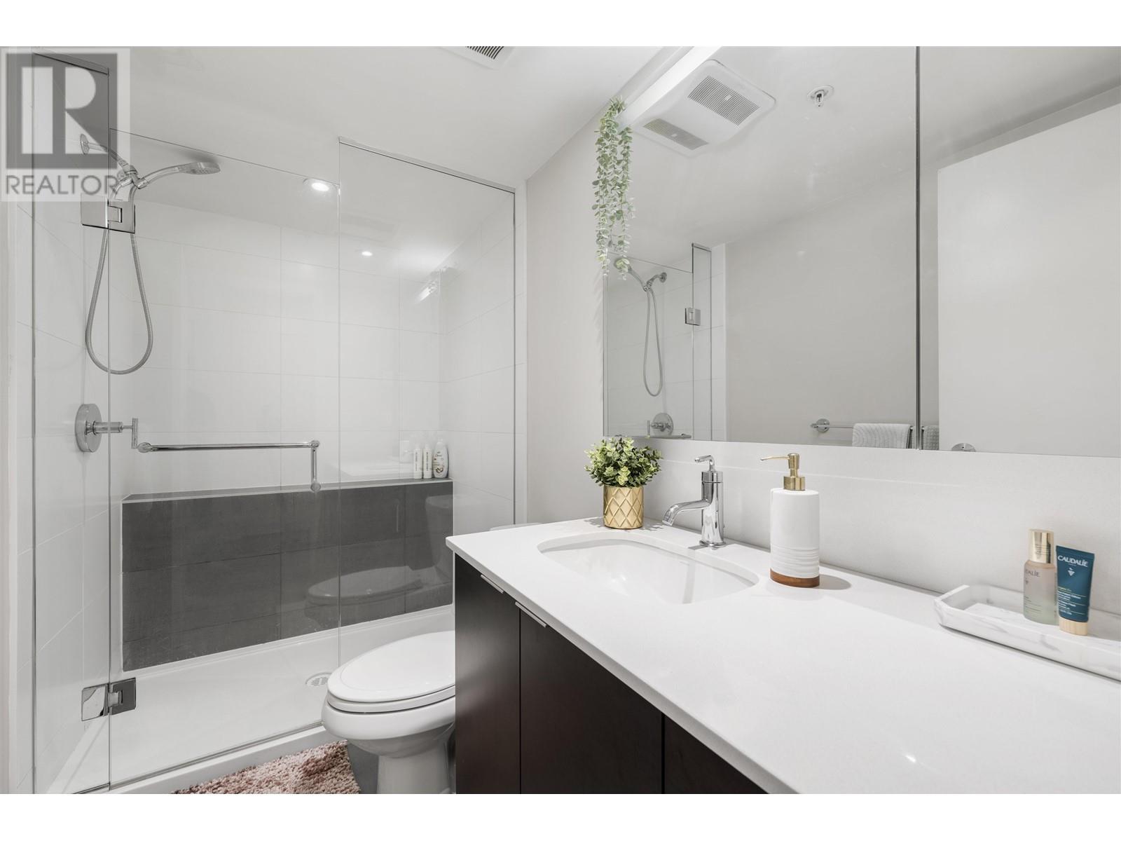 406 1677 Lloyd Avenue, Vancouver, British Columbia  V7P 0B1 - Photo 4 - R2814013