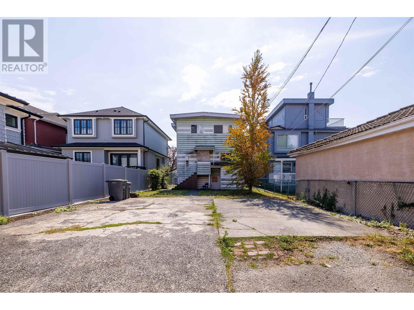 Listing Picture 4 of 16 : 2205 NEWPORT AVENUE, Vancouver / 溫哥華 - 魯藝地產 Yvonne Lu Group - MLS Medallion Club Member