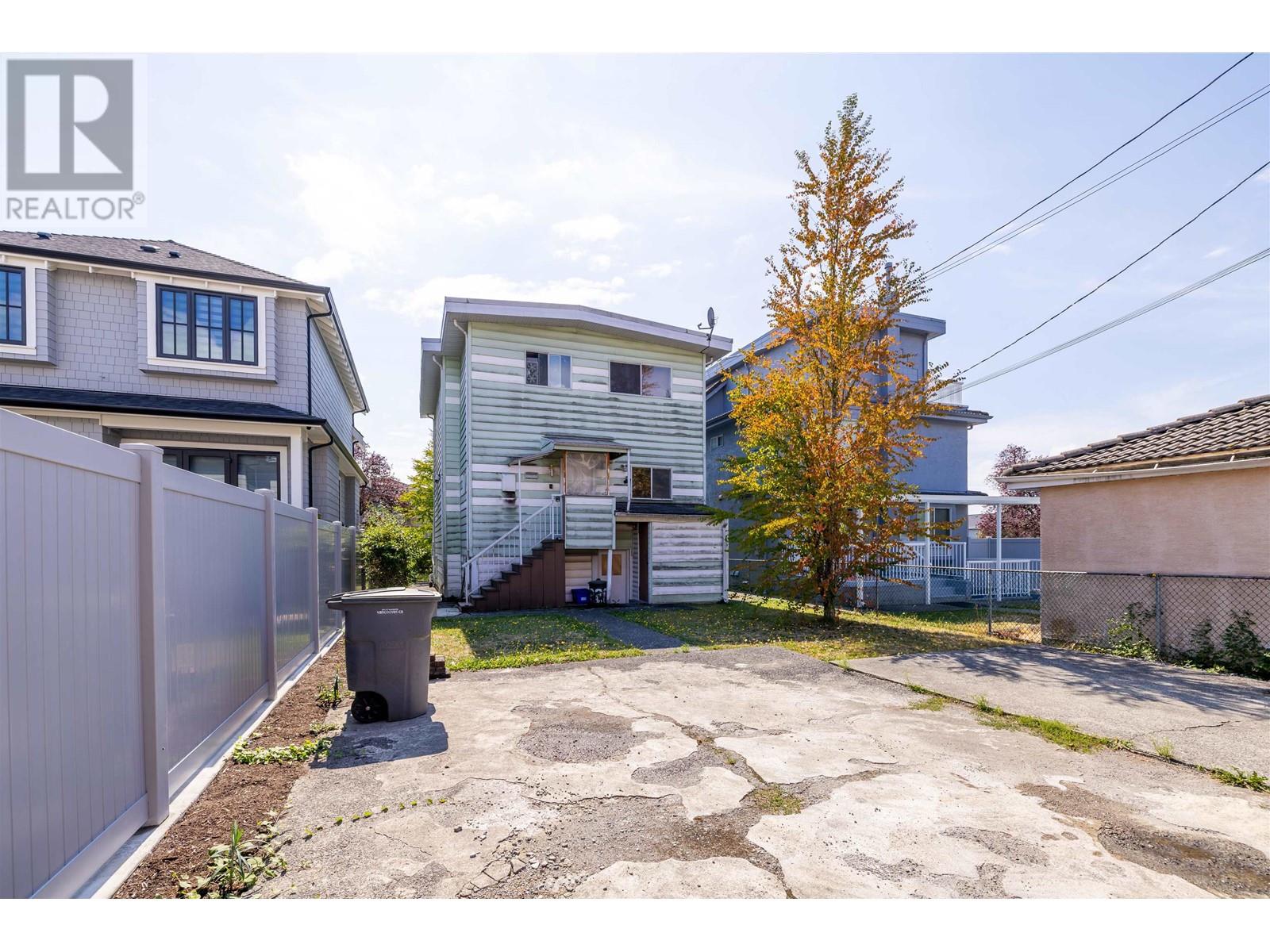 Listing Picture 5 of 16 : 2205 NEWPORT AVENUE, Vancouver / 溫哥華 - 魯藝地產 Yvonne Lu Group - MLS Medallion Club Member