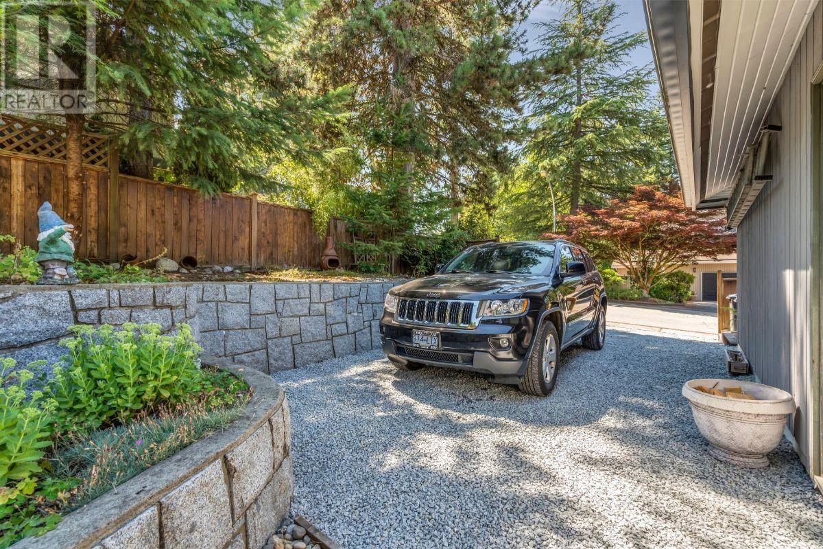 602 Waterloo Drive, Port Moody, British Columbia  V3H 3K5 - Photo 36 - R2814037