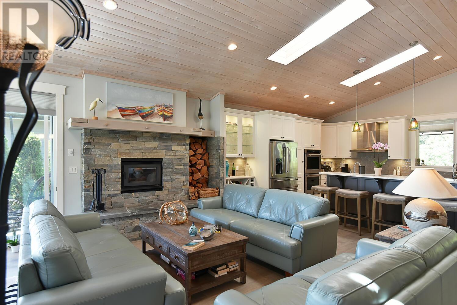 5484 Hydaway Place, Halfmoon Bay, British Columbia  V7Z 1B4 - Photo 13 - R2814057