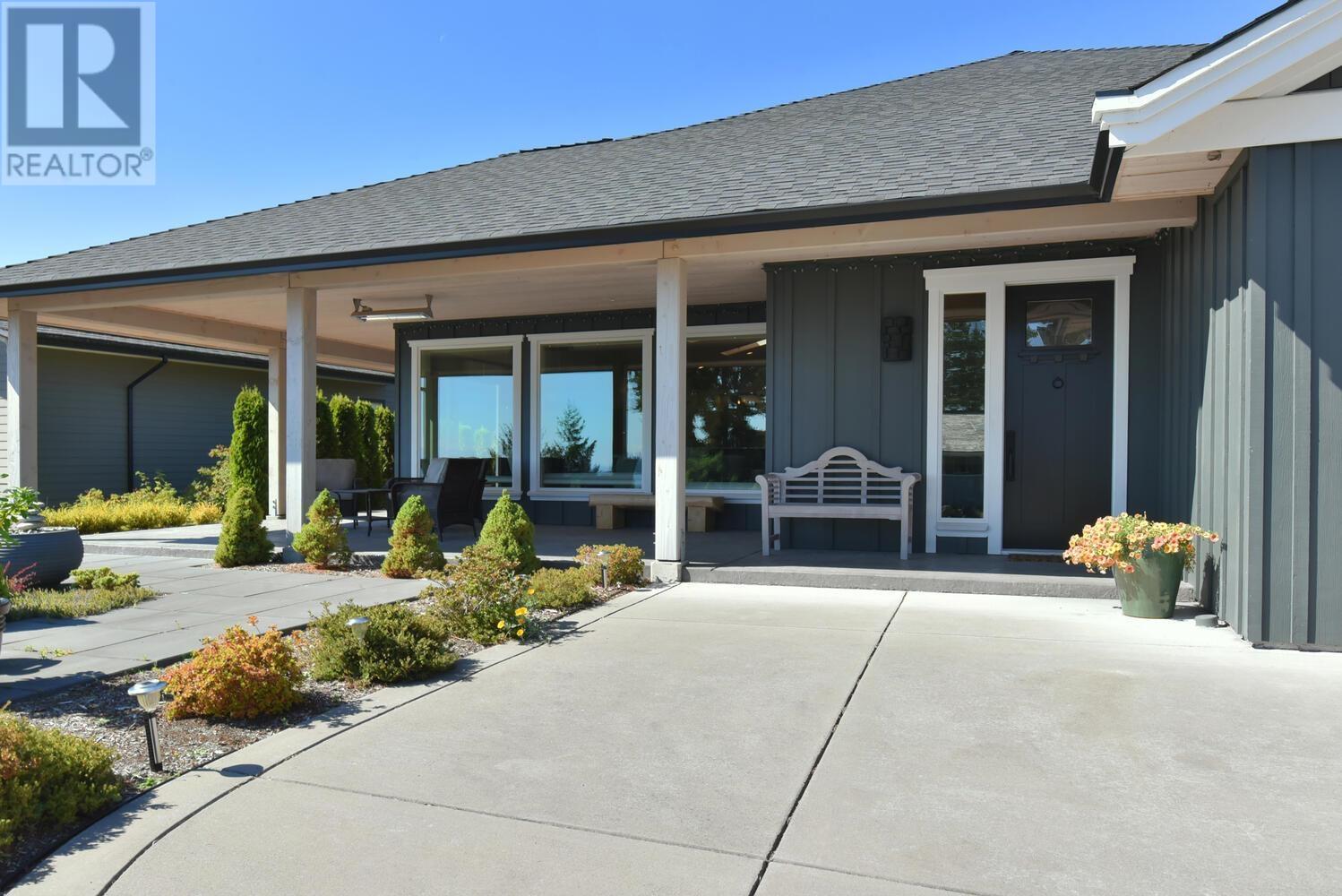 5484 Hydaway Place, Halfmoon Bay, British Columbia  V7Z 1B4 - Photo 3 - R2814057