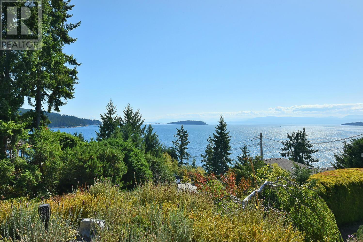 5484 Hydaway Place, Halfmoon Bay, British Columbia  V7Z 1B4 - Photo 4 - R2814057