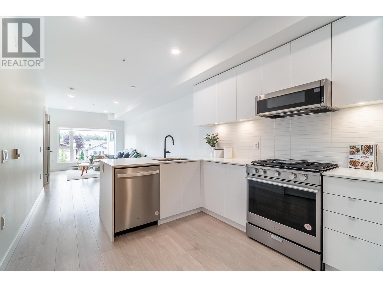 215 2345 RINDALL AVENUE, port coquitlam, British Columbia