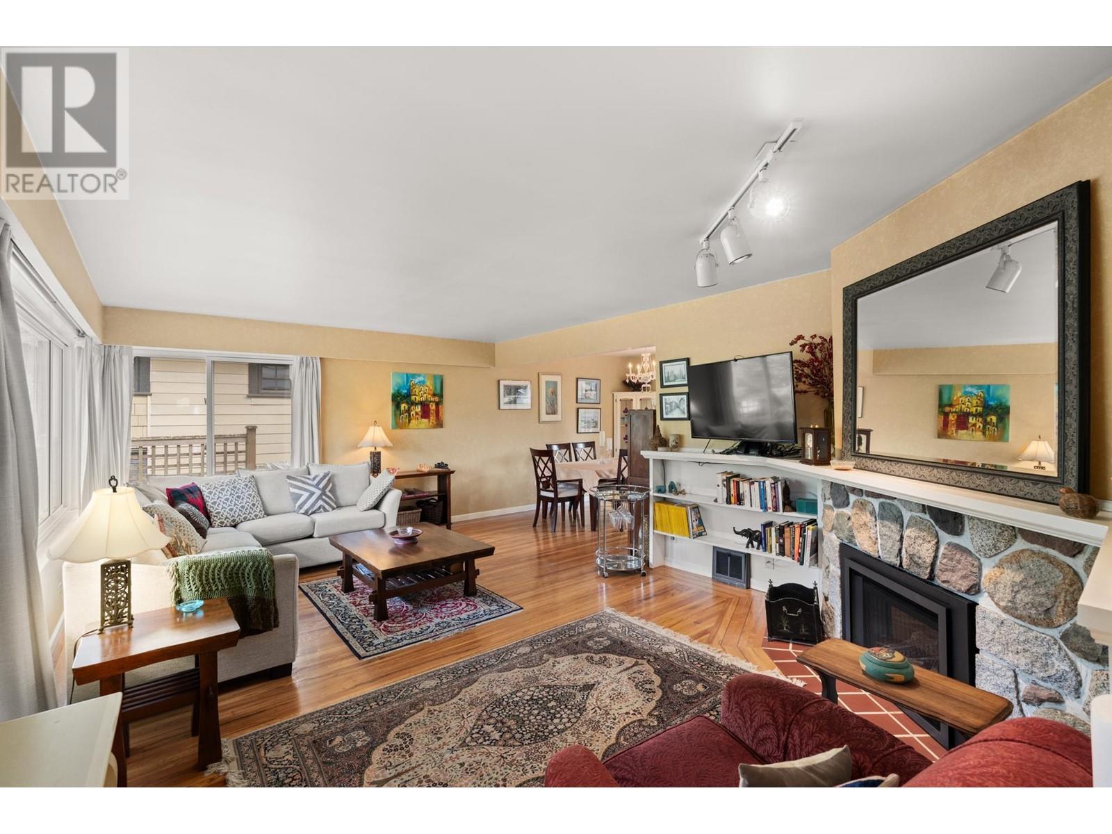 1375 W 21st Street, North Vancouver, British Columbia  V7P 2E1 - Photo 2 - R2814175