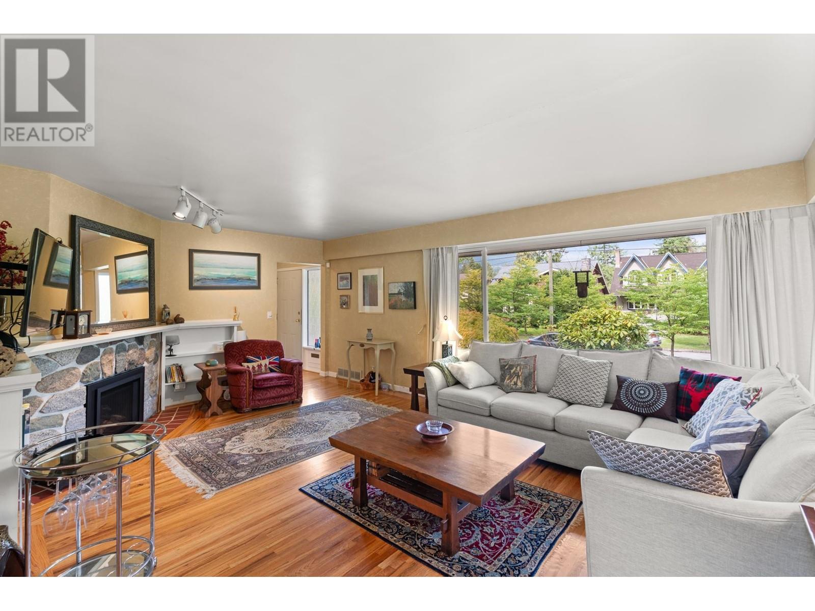 1375 W 21st Street, North Vancouver, British Columbia  V7P 2E1 - Photo 3 - R2814175