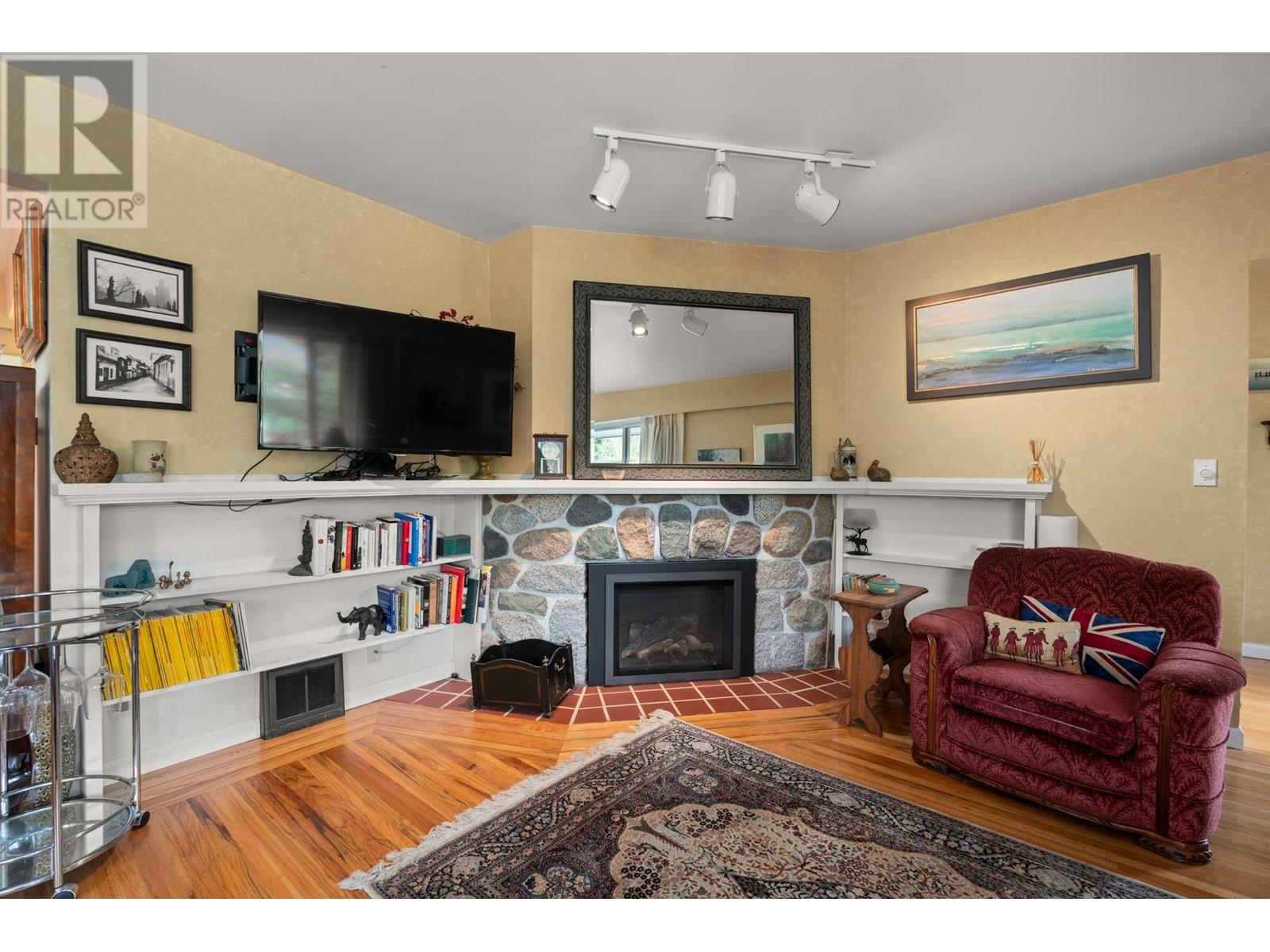 1375 W 21st Street, North Vancouver, British Columbia  V7P 2E1 - Photo 5 - R2814175