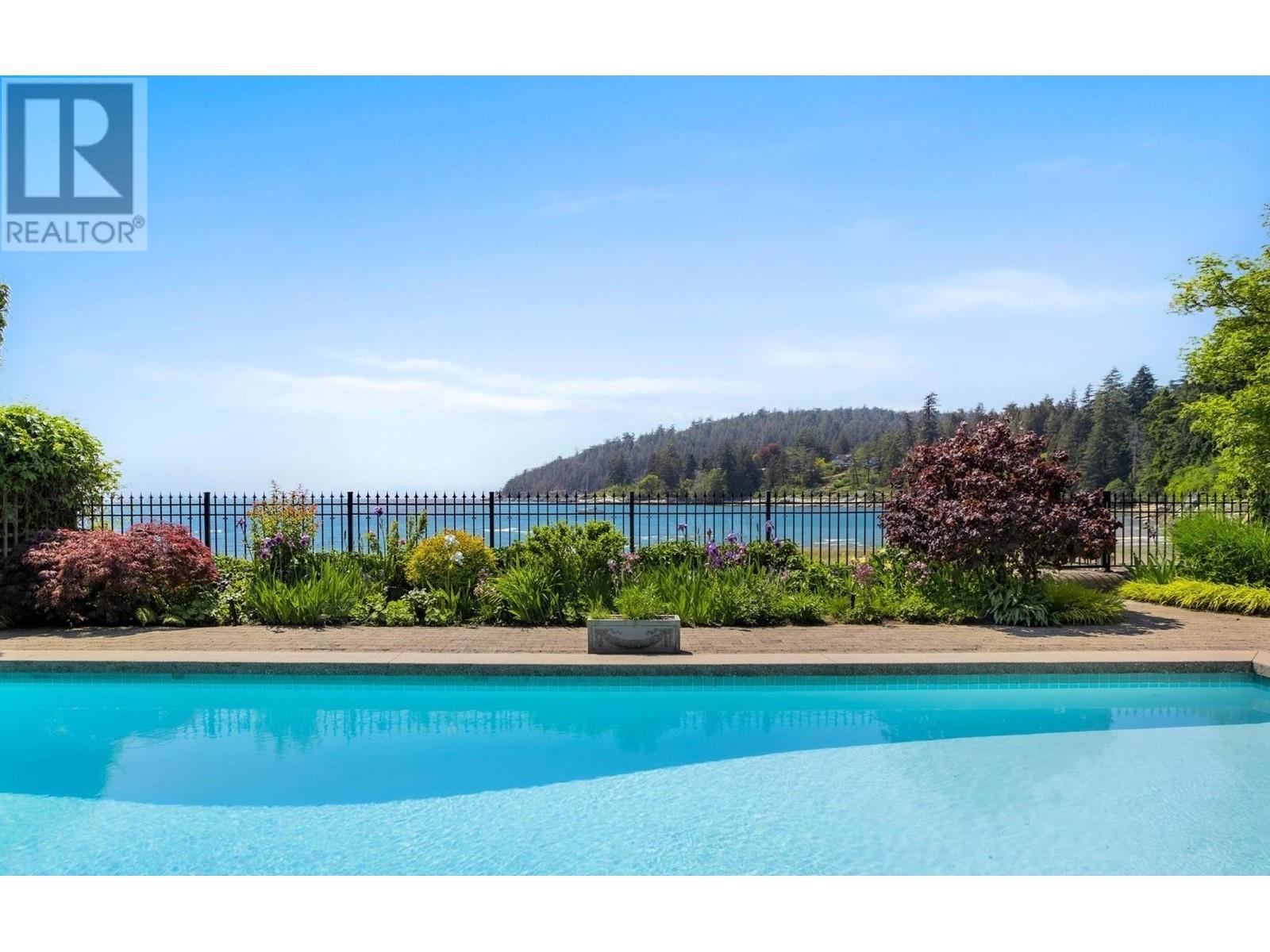 4472 Ross Crescent, West Vancouver, British Columbia  V7W 1B2 - Photo 2 - R2814182