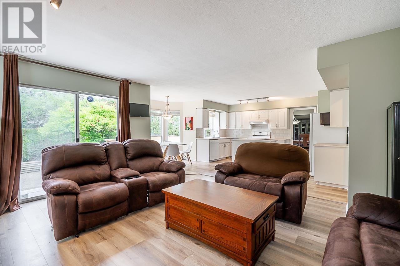 3301 Bayswater Avenue, Coquitlam, British Columbia  V3E 3G3 - Photo 11 - R2814291