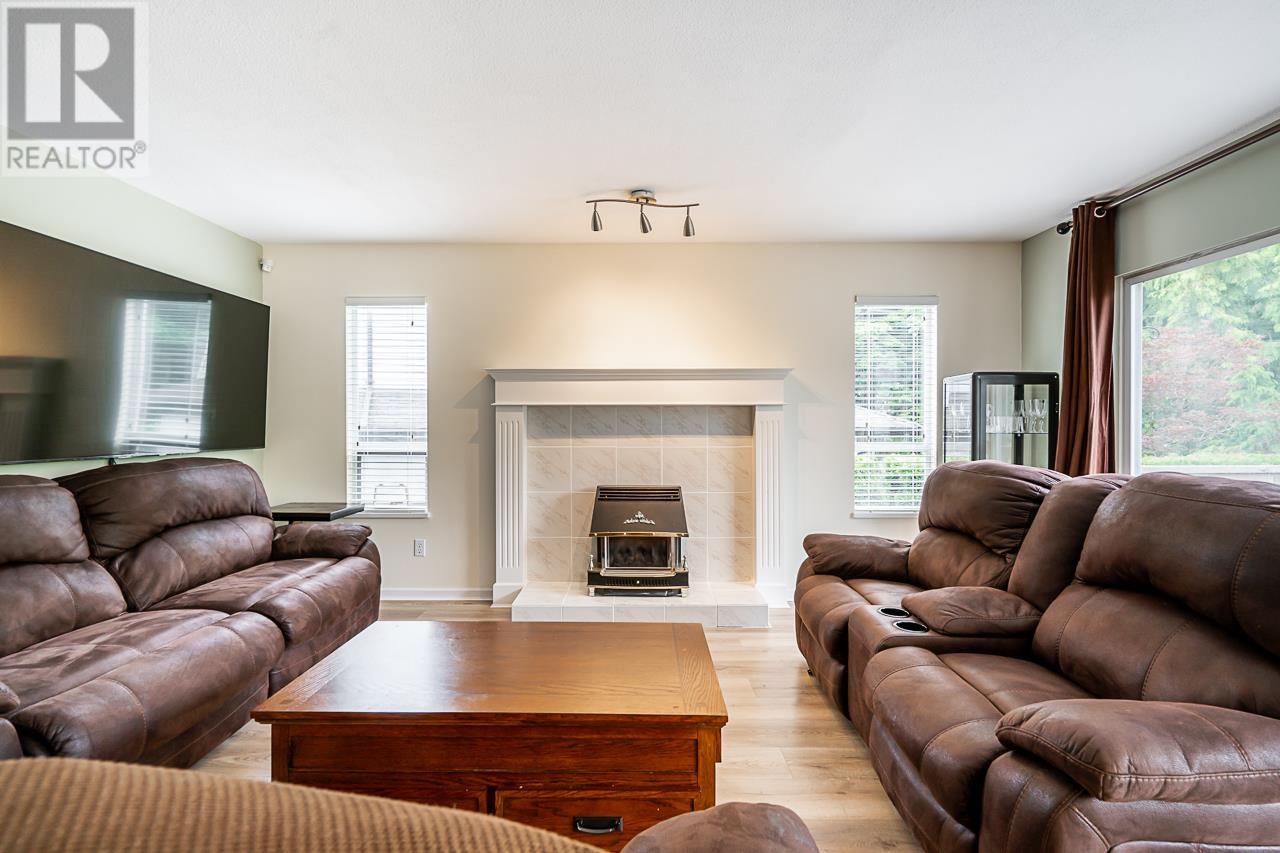 3301 Bayswater Avenue, Coquitlam, British Columbia  V3E 3G3 - Photo 12 - R2814291