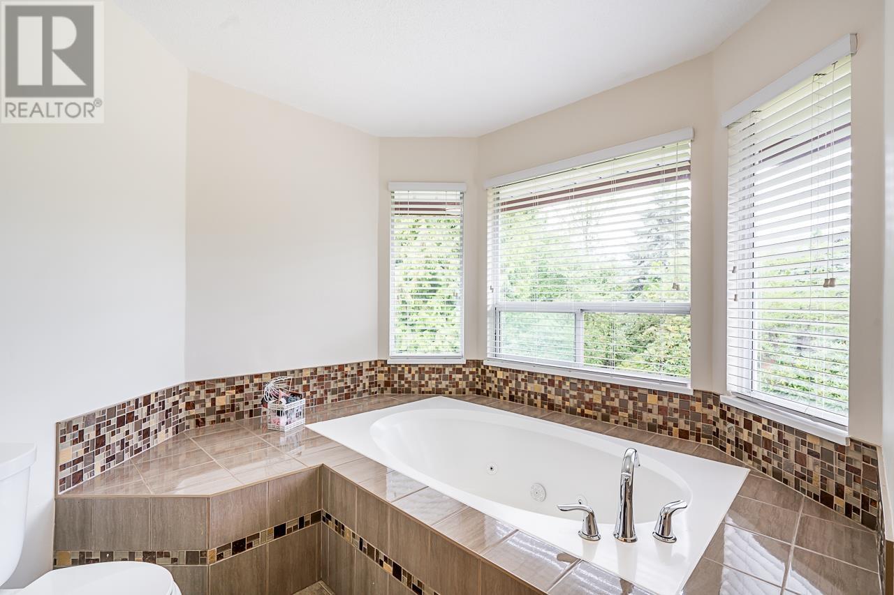 3301 Bayswater Avenue, Coquitlam, British Columbia  V3E 3G3 - Photo 19 - R2814291