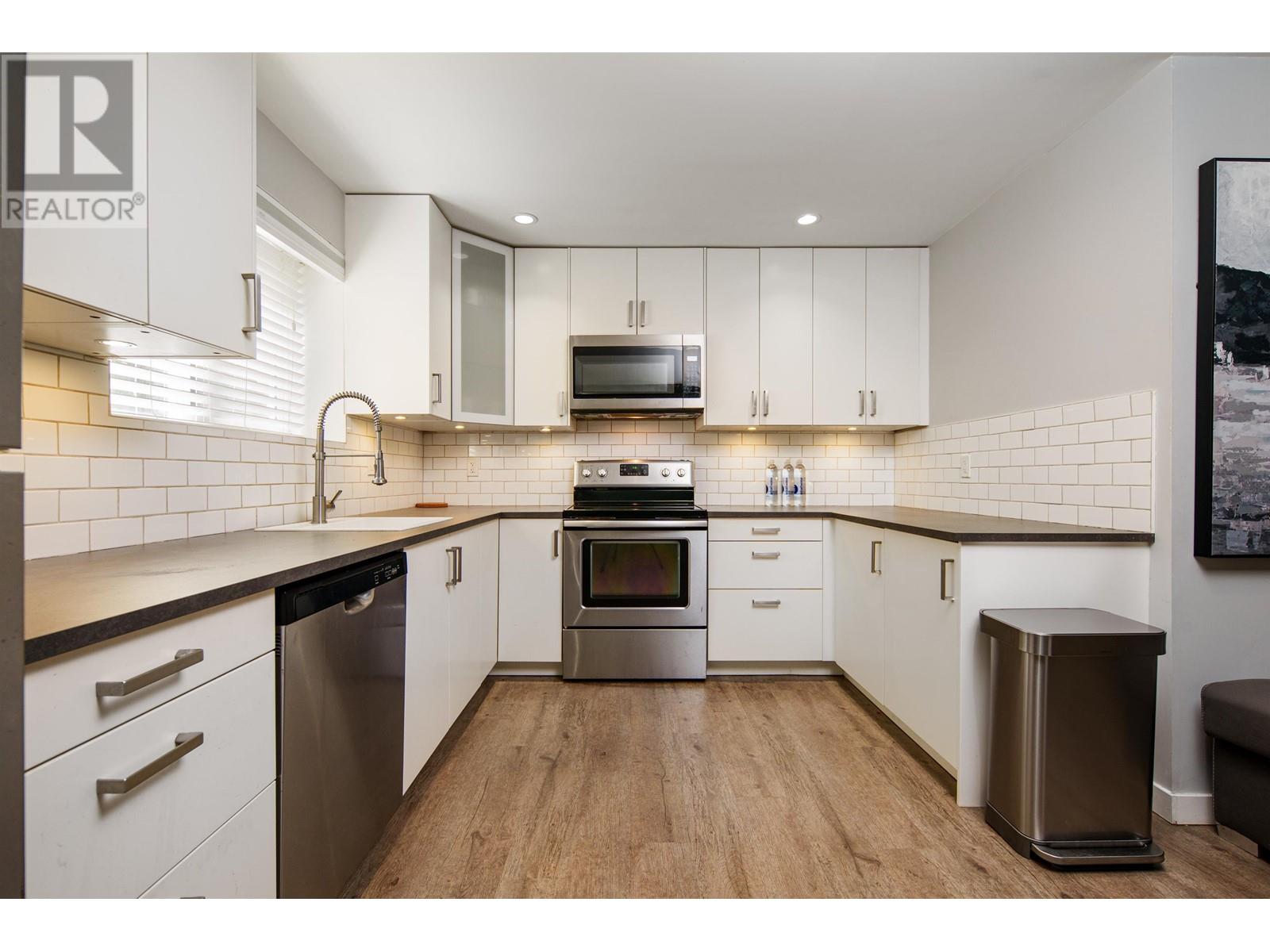 3301 Bayswater Avenue, Coquitlam, British Columbia  V3E 3G3 - Photo 27 - R2814291