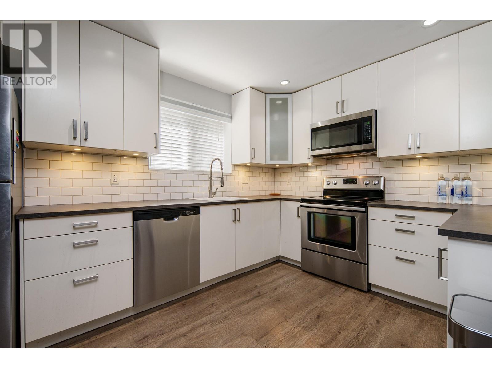 3301 Bayswater Avenue, Coquitlam, British Columbia  V3E 3G3 - Photo 28 - R2814291