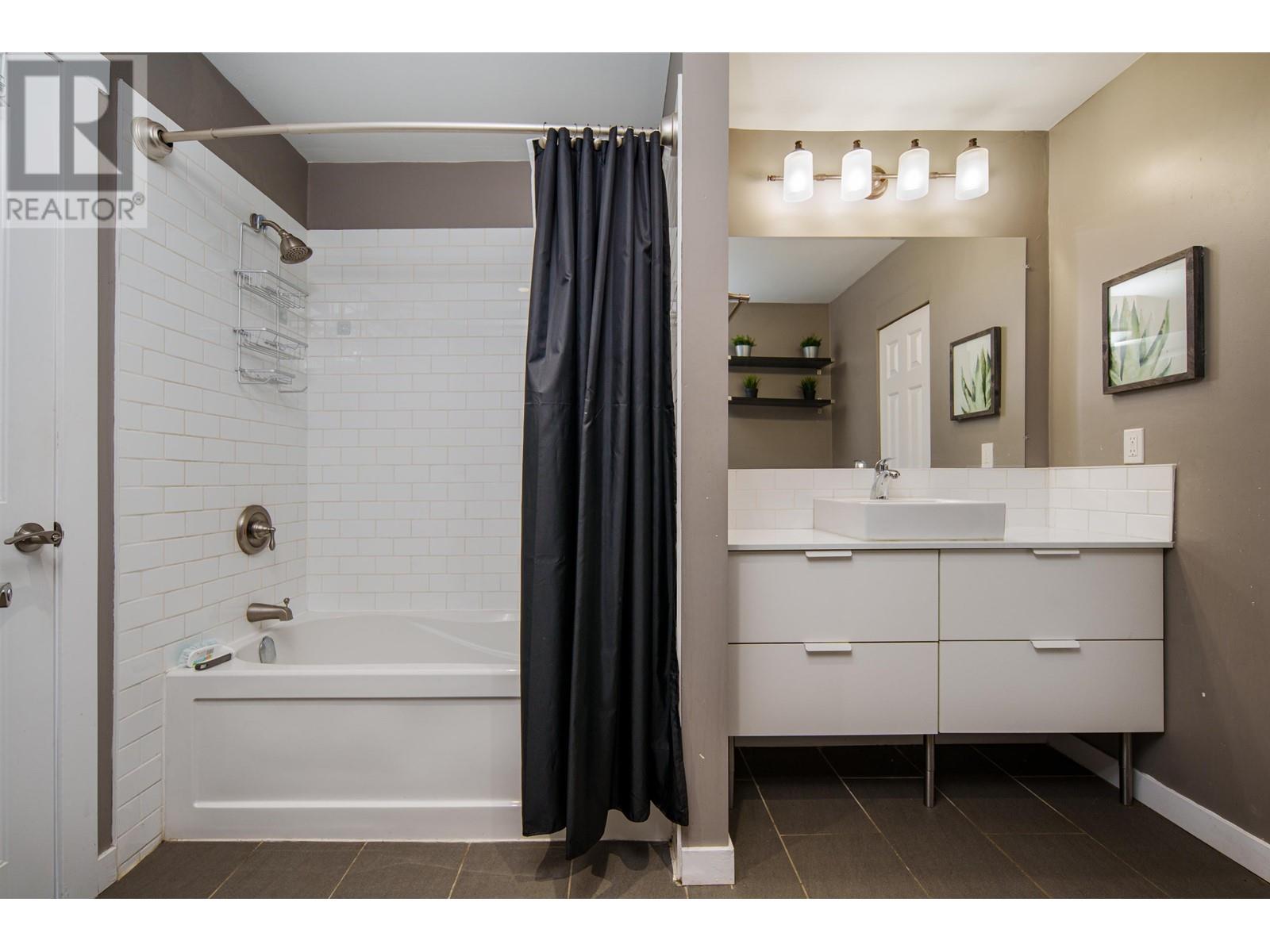 3301 Bayswater Avenue, Coquitlam, British Columbia  V3E 3G3 - Photo 31 - R2814291