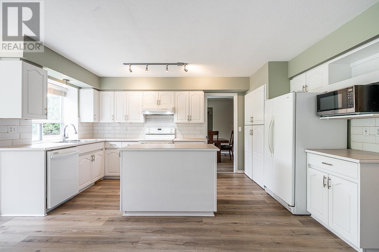 3301 Bayswater Avenue, Coquitlam, British Columbia  V3E 3G3 - Photo 4 - R2814291