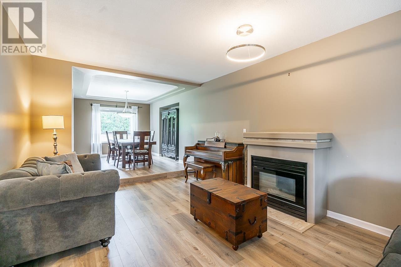 3301 Bayswater Avenue, Coquitlam, British Columbia  V3E 3G3 - Photo 9 - R2814291