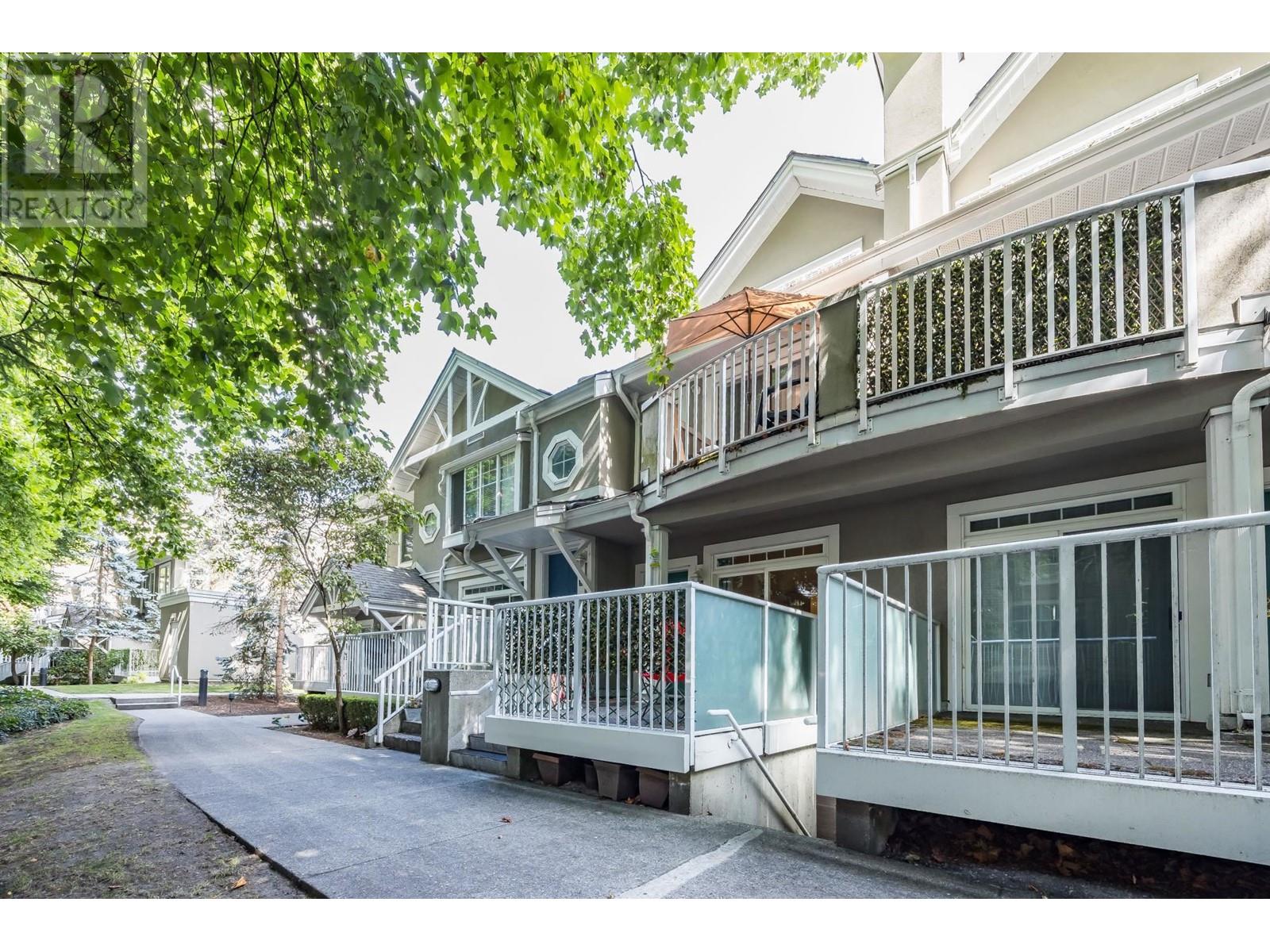 24 2422 Hawthorne Avenue, Port Coquitlam, British Columbia  V3C 6K7 - Photo 3 - R2813994