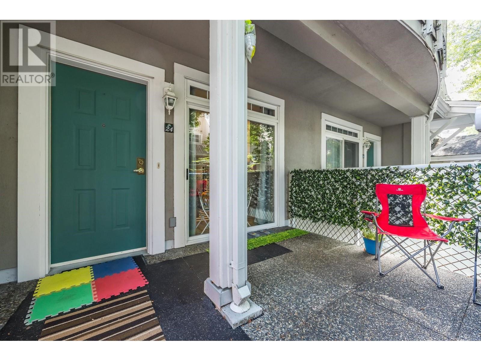 24 2422 Hawthorne Avenue, Port Coquitlam, British Columbia  V3C 6K7 - Photo 4 - R2813994